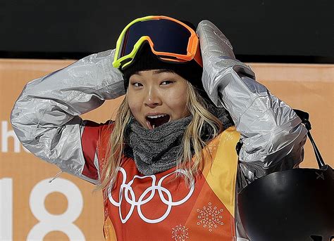 chloe kim snowboarder images.